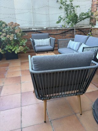 Conjunto sofá y mesa de jardín