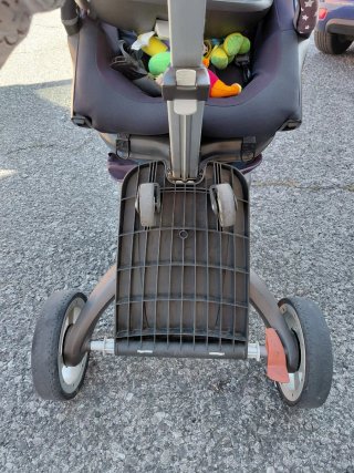 Tavola per fratello maggiore marca Stokke