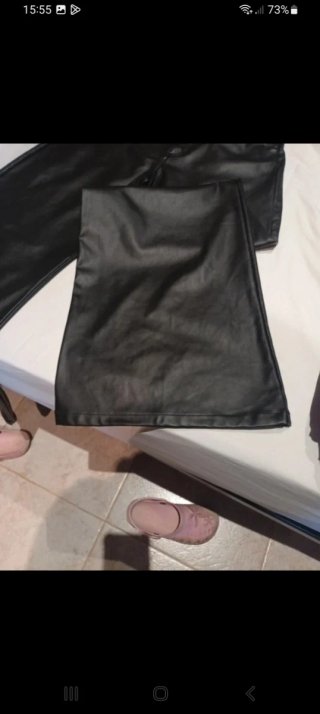 Pantalones negros efecto piel