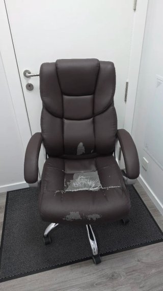 Sillón de despacho para restaurar