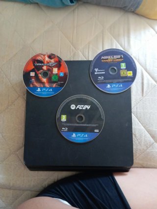 PS4 Slim + FC 24, FIFA 19, Minecraft