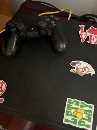 PS4 Slim Negra + Mando