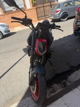 Moto MITT 125NK Naked Negra y Roja