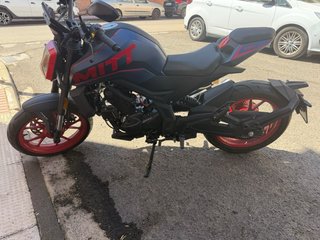Moto MITT 125NK Naked Negra y Roja