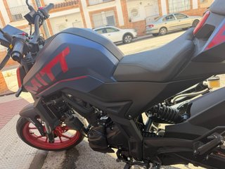 Moto MITT 125NK Naked Negra y Roja
