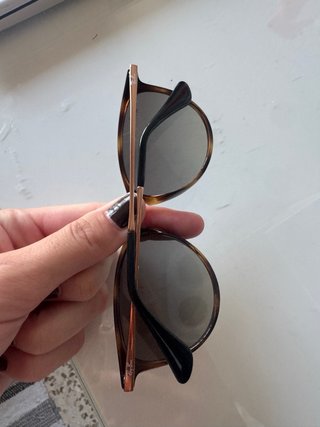 Gafas de sol Ray-Ban marrones y doradas