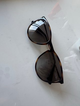 Gafas de sol Ray-Ban marrones y doradas