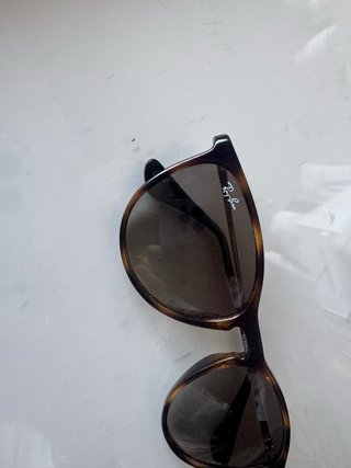 Gafas de sol Ray-Ban marrones y doradas