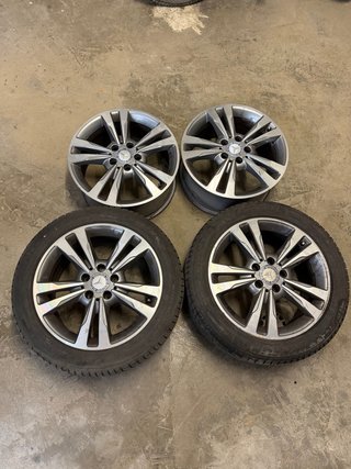 4 Llantas Mercedes-Benz 17” + 2 Neumáticos