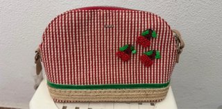 Bolso de verano con cerezas