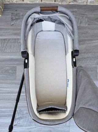 Nuna TRIV next, silla + capazo Chasis del 2026.