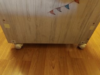 Cuna blanca con dibujos infantiles
