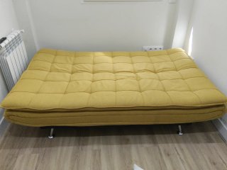 Sofá cama amarillo 195x60 cerrado