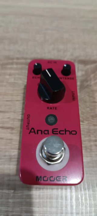 Pedale di effetti Mooer Ana Echo per chitarra