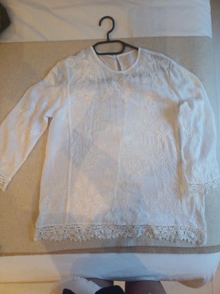 Blusa blanca bordada