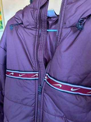 Chaqueta Nike acolchada burdeos