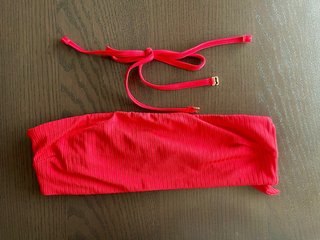 Top bandeau bikini rojo