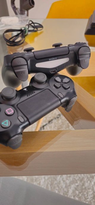PS4 500GB + 2 Mandos + 8 Juegos