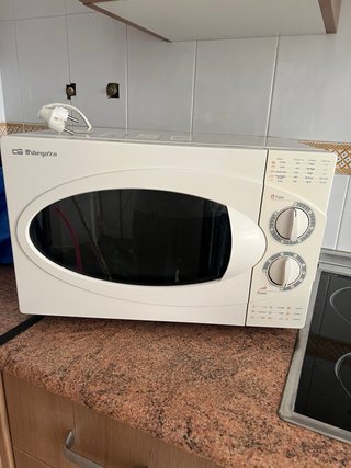 Microondas marca Orbegozo