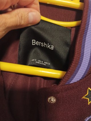 Cazadora Bershka Estilo Universitario
