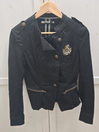 Chaqueta Stradivarius negra militar