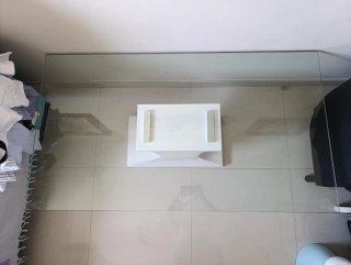Mesa de centro cristal y base blanca