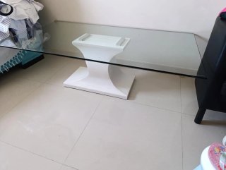 Mesa de centro cristal y base blanca