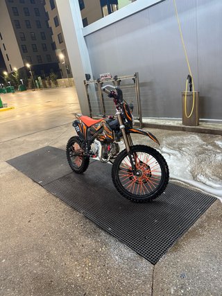Moto Enduro MR 30 140cc Negra y Naranja