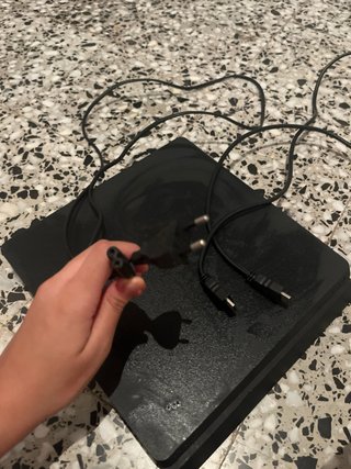 PS4 (PlayStation 4) Negra + 2 Mandos