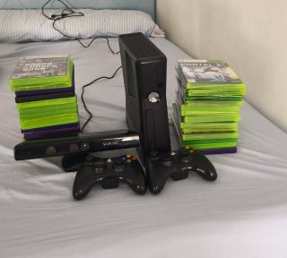 Xbox 360 con Kinect y juegos