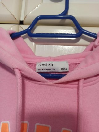 Sudadera sin mangas Bershka PERMANENT RESIDENT