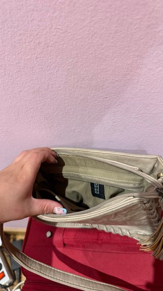 Bolso bandolera beige y dorado