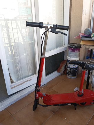 Patinete Eléctrico Rojo con Asiento