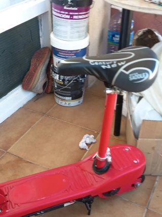 Patinete Eléctrico Rojo con Asiento