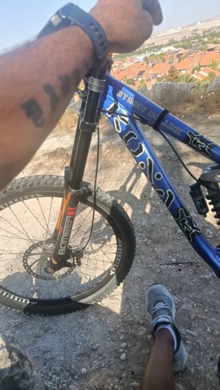 Bicicleta Kona de Descenso