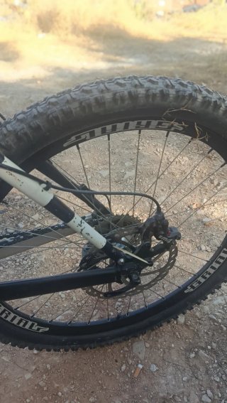 Bicicleta Kona de Descenso