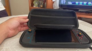 Nintendo Switch + Custodia da Viaggio