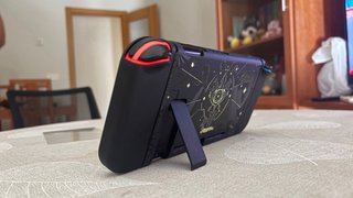Nintendo Switch + Custodia da Viaggio