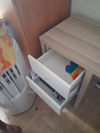 Escritorio madera y blanco