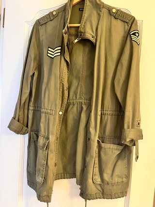 Parka verde militar Stradivarius
