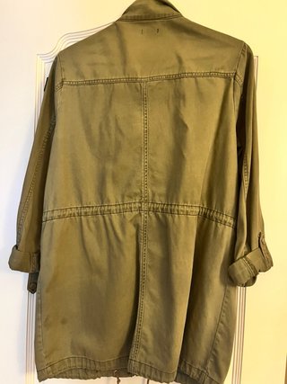 Parka verde militar Stradivarius