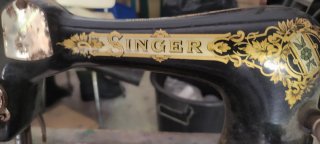 Máquina de coser Singer antigua