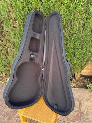 Guitarra Alhambra 1C con funda y accesorios