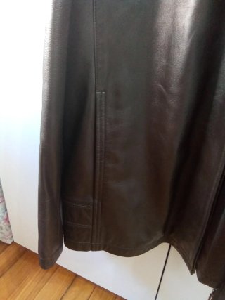chaqueta de cuero marron ideal para cualquier look