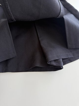Falda pantalón Bershka negra con hebillas