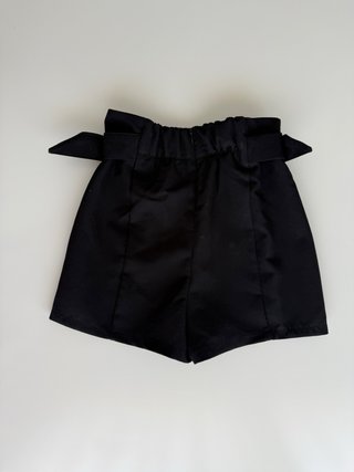 Falda pantalón Bershka negra con hebillas