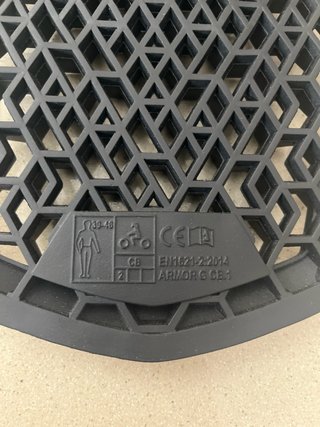 Espaldera Dainese Negra Hexagonal