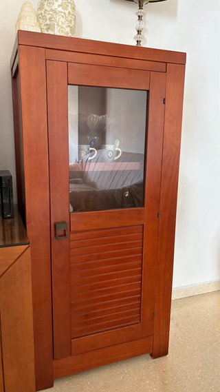 Mueble TV salón 100% madera natural con vitrina