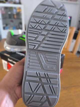 Zapatos de seguridad U-Power grises y verdes