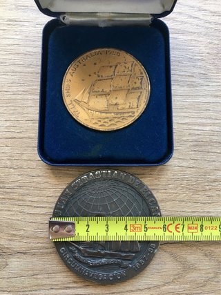 2 Medallas Juan Sebastián Elcano y Australia 1988